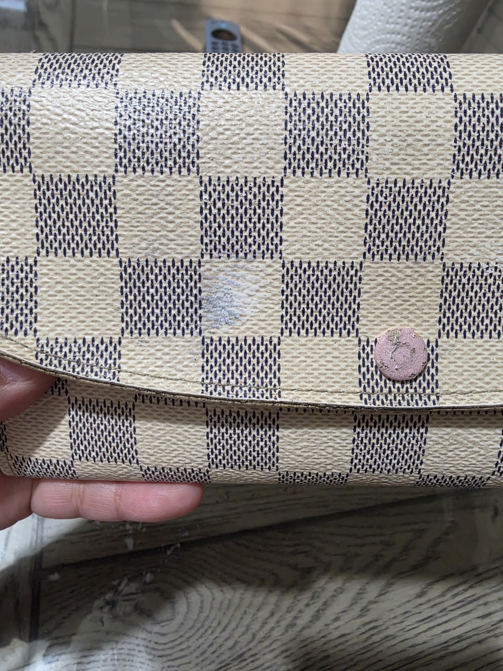 Louis Vuitton Women's Damier Azur Wallet in Cream Check - Picture 2 of 13